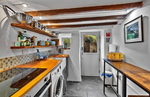 Launceston House | Beautiful villa for 4 people with parking