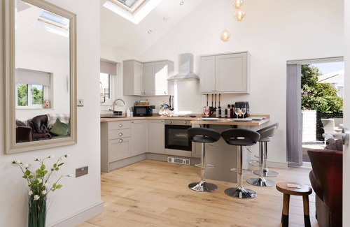 Newbridge House | Beautiful villa for 4 people with WIFI, terrace, pets allowed and parking