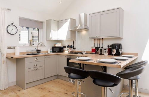 Newbridge House | Beautiful villa for 4 people with WIFI, terrace, pets allowed and parking