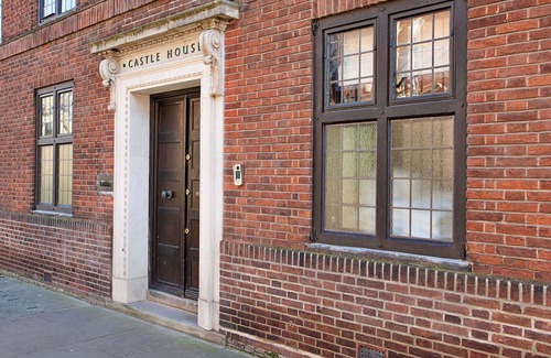Nottingham City Centre House | Beautiful villa for 12 people with WIFI, hot tub and terrace