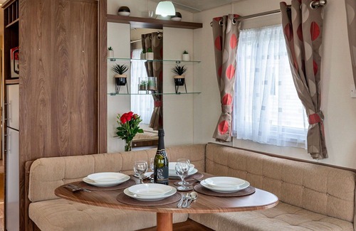 Helston House | Beautiful villa for 6 guests with pool, WIFI, terrace and pets allowed