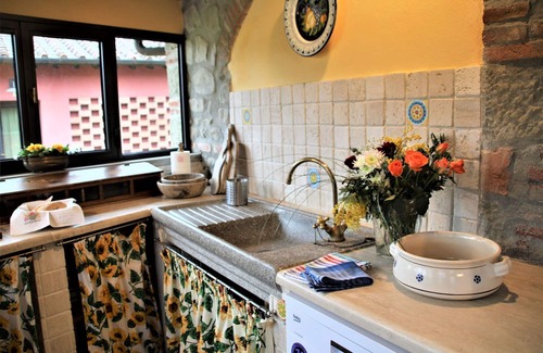 Montegonzi Villa | Beautiful villa for 4 people with pool, WIFI, TV, patio, pets allowed, panoramic view and parking