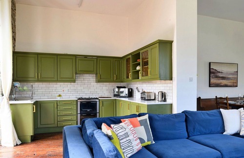 Dinas Mawddwy House | Beautiful villa for 12 people with WIFI, hot tub, TV and pets allowed