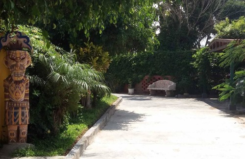 Trujillo Villa | BEAUTIFUL VILLA HOSPEDAJE CHANCHAN with large gardens and free parking