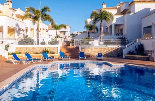 Urbanizacao dos Calicos Villa | Beautiful villa in Albufeira, small condominium with 2 swimming pools and tennis court