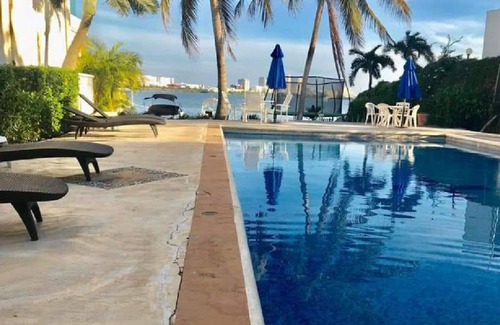 Punta Cancun House | Beautiful Villa in front of Lagoon, in the heart of the hotel zone of Cancun