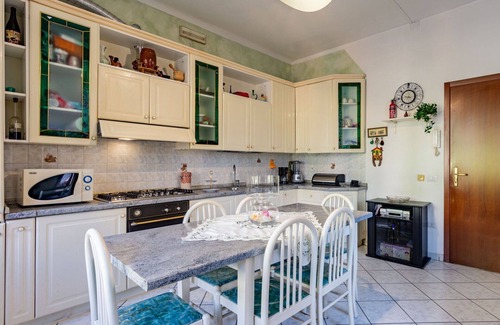 Porto Ceresio House | Beautiful villa for 7 people with WIFI, TV, balcony and parking