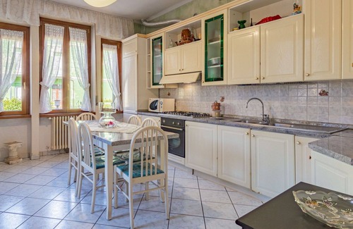 Porto Ceresio House | Beautiful villa for 7 people with WIFI, TV, balcony and parking