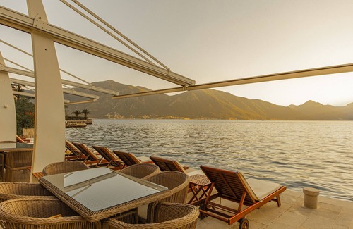Ljuta Villa | Beautiful Villa on seaside with luxury apartments and rooms. Breathtaking!