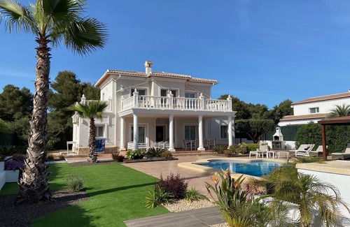Balcon del Mar Villa | Beautiful Villa Sunflower with private pool and garden, nearby the beaches.
