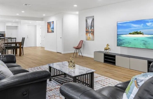 Rowland Heights House | Beautiful villa by the Disney