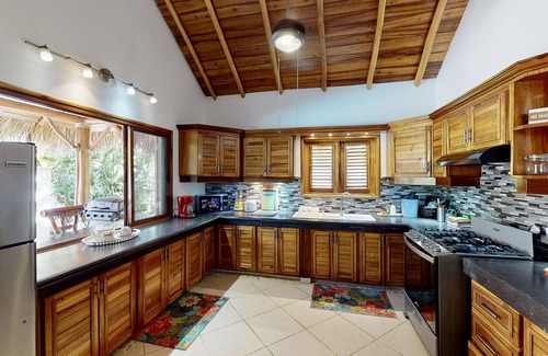 Las Terrenas Villa | Beautiful villa with private pool/5 min walk to Las Ballenas beach! Pet friendly