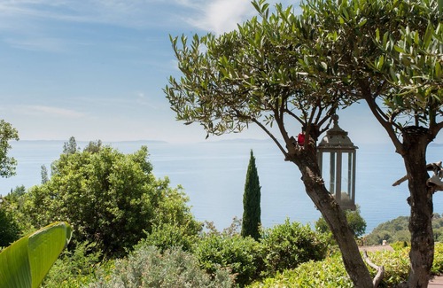 Le Lavandou House | Beautiful villa with private pool overlooking the Mediterranean sea