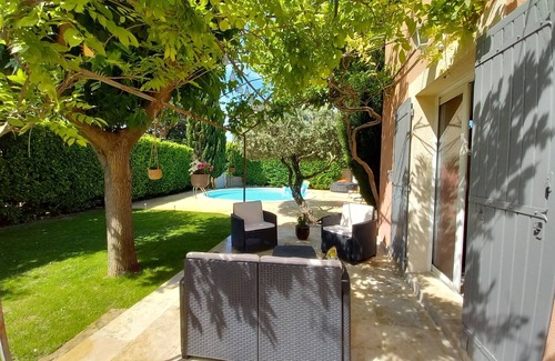 Courthezon House | Beautiful villa with pool and spa, sleeps 7