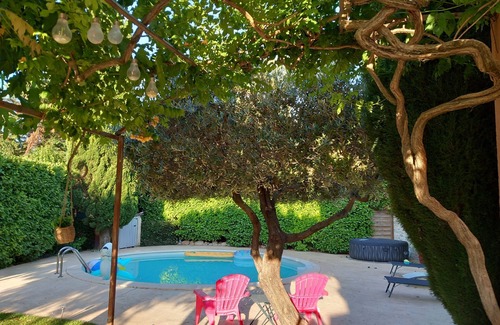 Courthezon House | Beautiful villa with pool and spa, sleeps 7