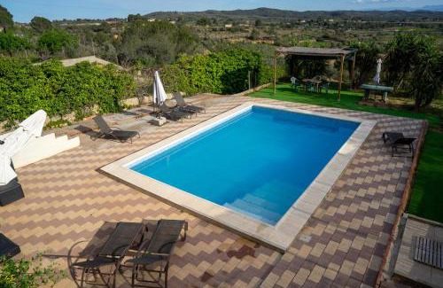 Montserrat Villa | Beautiful Villa with huge private pool and vineyard view