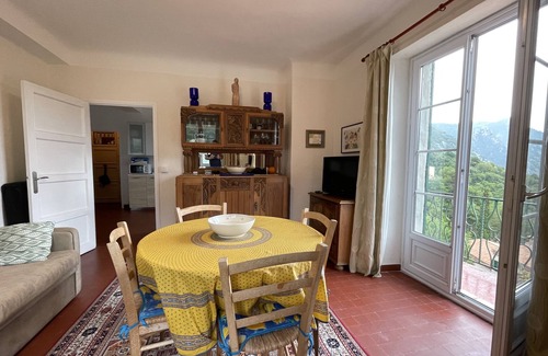Castillon Apartment | Beautiful Village Apartment