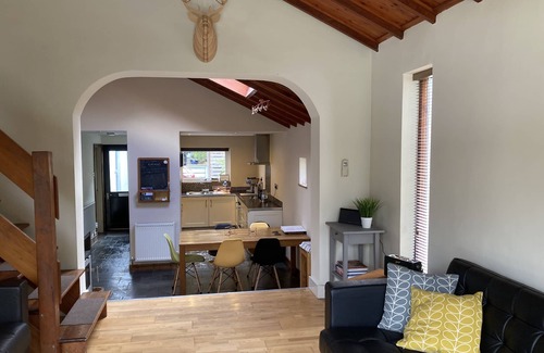 Beddgelert House | Beautiful village location with private parking + EV charger