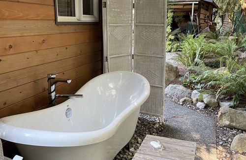 Irvines Landing House | Beautiful vintage Airstream on the Sunshine Coast- close to ocean, lakes, hiking