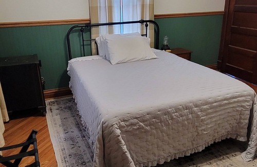 Inglefield Other | Beautiful Vintage Farmhouse, Sleeps 12, Cozy Serene Getaway!