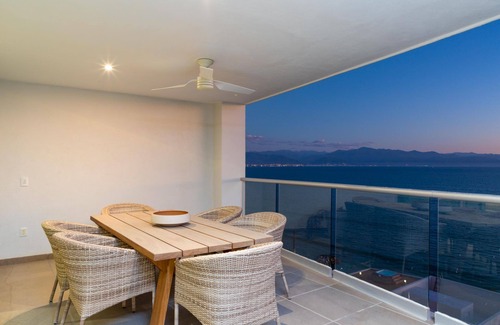 Bucerias Condo | BEAUTIFUL WATERFRONT CONDO IN BUCERIAS! Well equipped with exceptional views