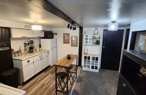 Black Jack Apartment | Beautiful Walk-Out Garden Unit