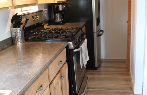 Dundee Cottage | Beautiful Waneta Lake Front Cottage! KAYAKS! Wine Country FLX