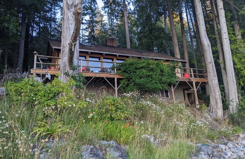 Cortes Island House | Beautiful waterfront paradise on Cortes Island!