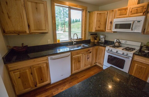 Huson Cabin | Beautiful water front cabin sleeps four. Just 30 minutes from Missoula airport.