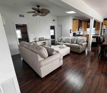 Beach Haven West House | Beautiful Waterfront Ranch for 8