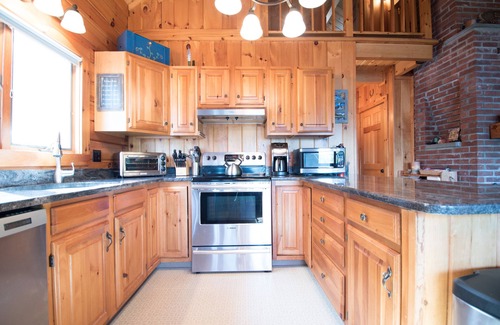 Woodstock Cabin | Beautiful Waterfront Log Home, Nestled in the White Mountains