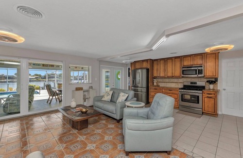 Port Charlotte House | Beautiful Waterfront House with Heated Pool and Fishing Dock