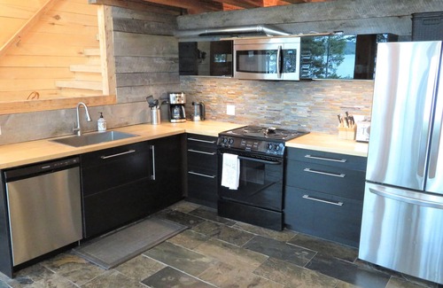 Regional District of Fraser-Fort George House | Beautiful Waterfront Cottage in Northern BC