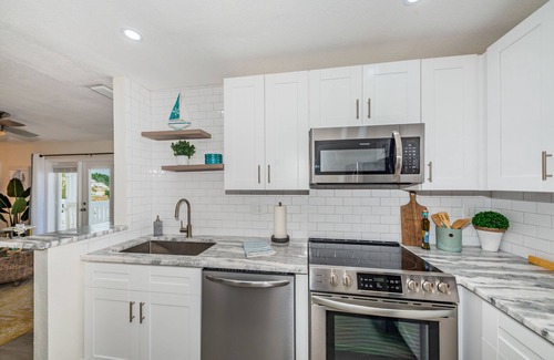 Coquina Key Condo | Beautiful Waterfront Resort Style Living - 1 bed