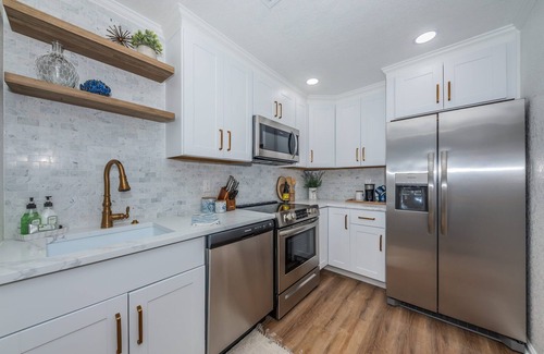 Coquina Key Condo | Beautiful Waterfront Resort Style Living - 1 bed