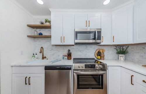 Coquina Key Condo | Beautiful Waterfront Resort Style Living - 1 bed