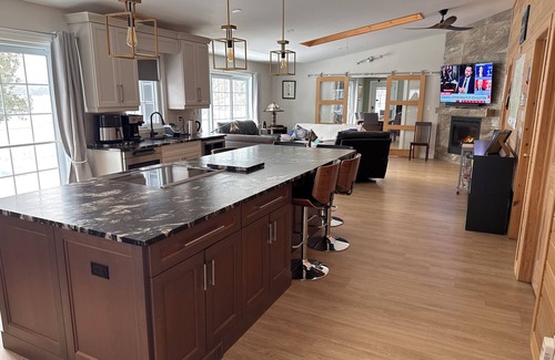 Port Loring House | Beautiful waterfront home minutes to Port Loring-family friendly, smoke/pet free