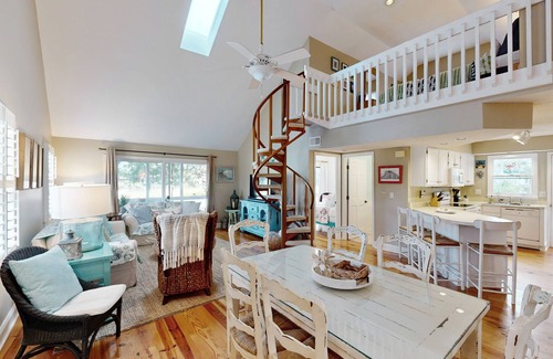 Ocean Ridge Condo | Beautiful waterfront home with fairway view & private dock