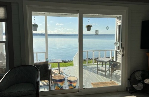 Seneca Falls House | BEAUTIFUL WATERFRONT ESCAPE