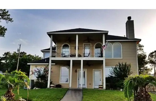 Pointblank House | Beautiful waterfront home with gorgeous sunrise views,