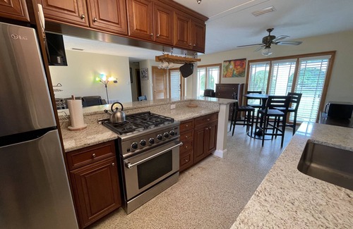 Harbour Heights House | Beautiful Waterfront Cottage With a Heated Pool And Dock