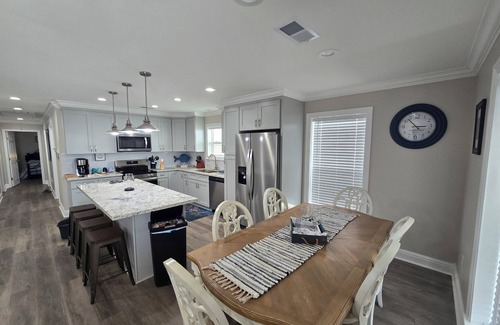 Venice Cabin | Beautiful Waterfront 3Bdr/2 Bath in Venice MarinanREMODLEDnNO BOAT SLIP OR ICE