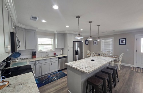 Venice Cabin | Beautiful Waterfront 3Bdr/2 Bath in Venice MarinanREMODLEDnNO BOAT SLIP OR ICE