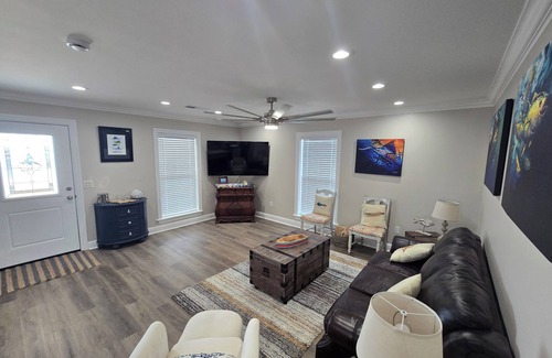 Venice Cabin | Beautiful Waterfront 3Bdr/2 Bath in Venice MarinanREMODLEDnNO BOAT SLIP OR ICE