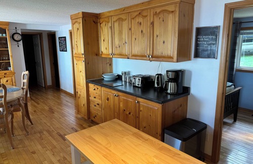 Bonnechere Valley Cottage | Beautiful Waterfront Cottage on Golden Lake