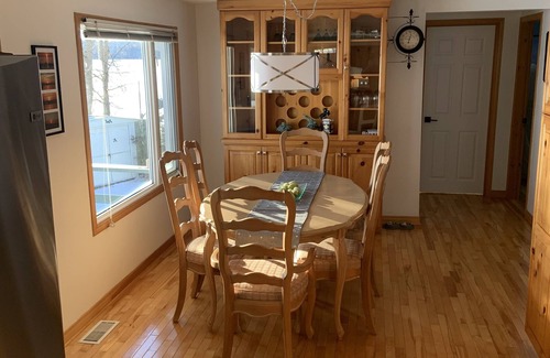 Bonnechere Valley Cottage | Beautiful Waterfront Cottage on Golden Lake