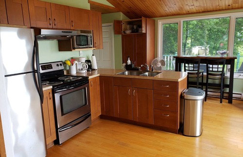 Calabogie Cottage | Beautiful waterfront cottage on Lake Calabogie, 5 min. walk from the golf