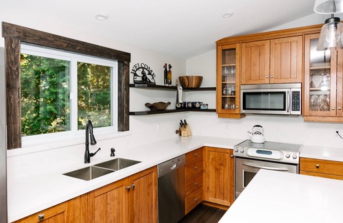 Eagle Lake Cottage | Beautiful Waterfront 4 Season Lake House