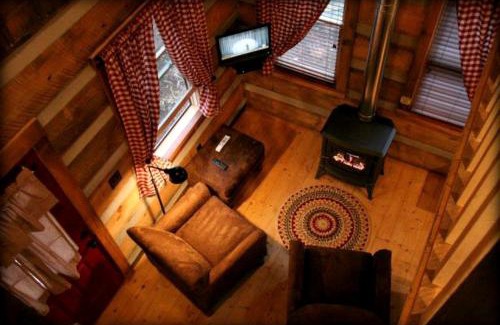 Elkin House | Beautiful Waterfront Cabin with Hot Tub near Winston-Salem, North Carolina