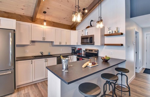 Labelle Ski Chalet | Beautiful waterfront cottage